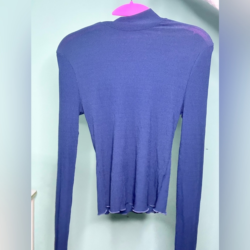 Blue top - Picture 2 of 3
